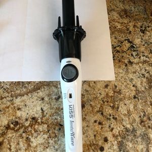 KISS Insta Wave curling iron